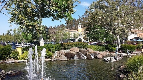 Calabasas Commons in Calabasas, CA, where goCarBuyer.com buys vehicles for cash in Los Angeles County.